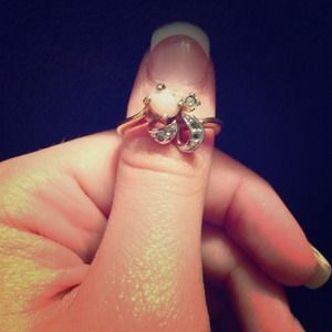 18 k gold and opal ring