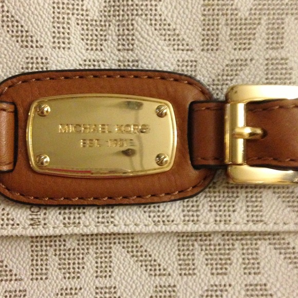 sOLD 100% authentic Michael kors handbag - Picture 3 of 3