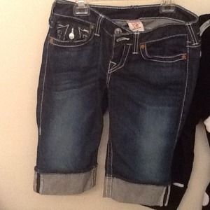 True religion long short/Bermuda length
