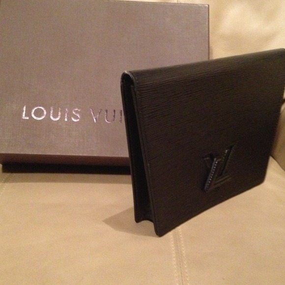 AUTHENTIC EPI LOUIS VUITTON CLUTCH - Picture 4 of 4