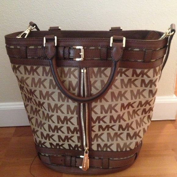 Beautiful brand new Michael Kors purse!