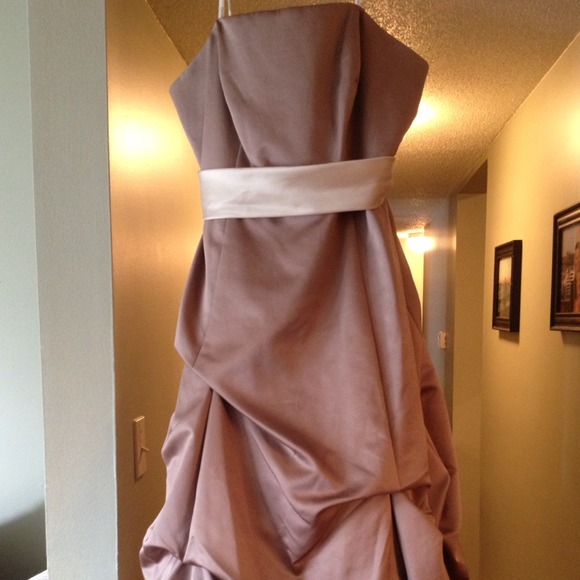 Beautiful prom, ball/formal or brides maid dress.