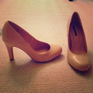 Nude Patent Pumps