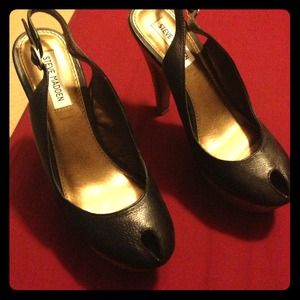 Peep toe Steve Madden wooden platform black shoes