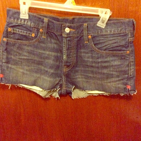 💥REDUCED💥Genuine booty shorts by Levi's