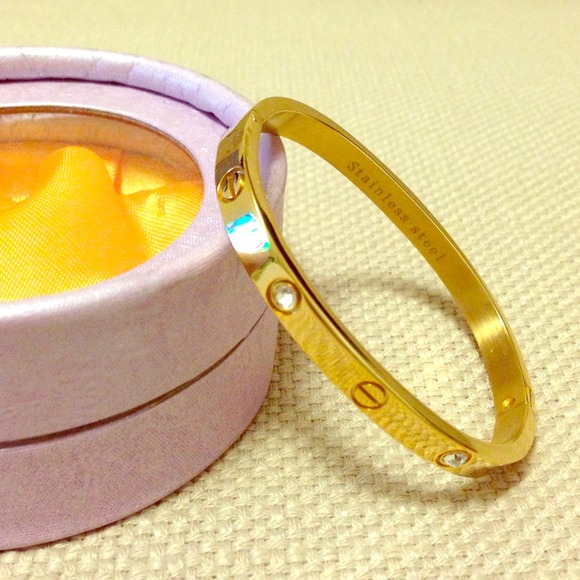 ⛔SOLD⛔✨NEW✨Screw Bracelet.