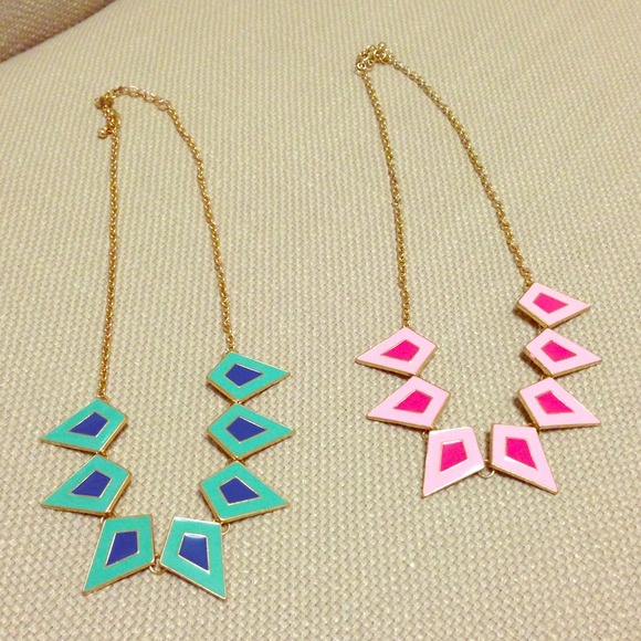 Accessories - BOGO FREE✨NEW✨Geometric colored accent necklace