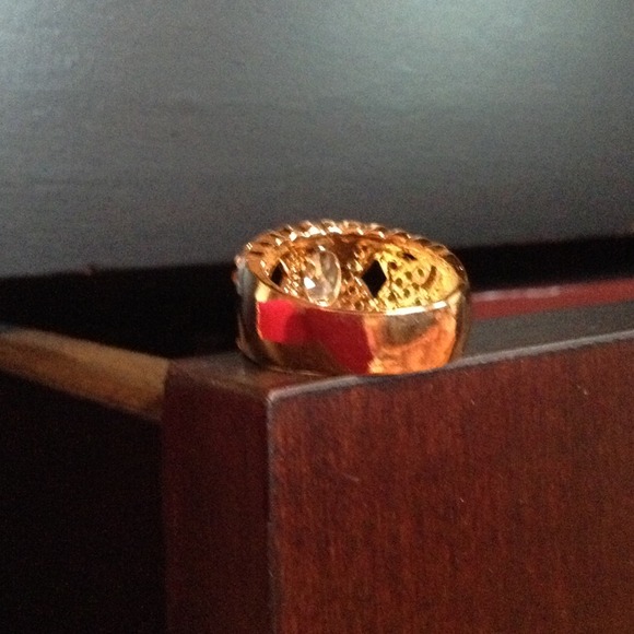 Faux XO Solitaire Cocktail Ring - Picture 2 of 3