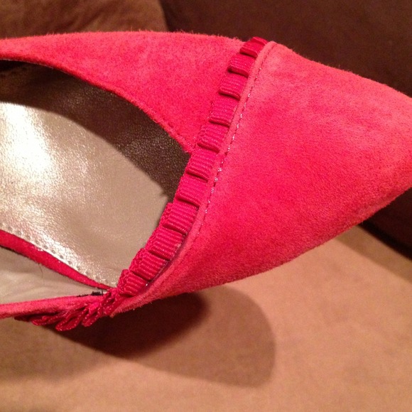 Coral/red heels - Picture 2 of 2