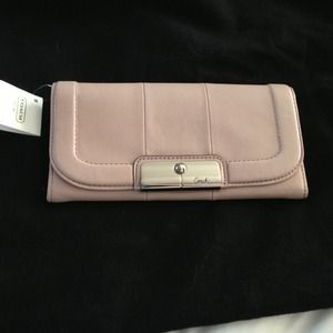💝SALE NWT PERFECT FOR GIFT GIVING! Coach wallet💝