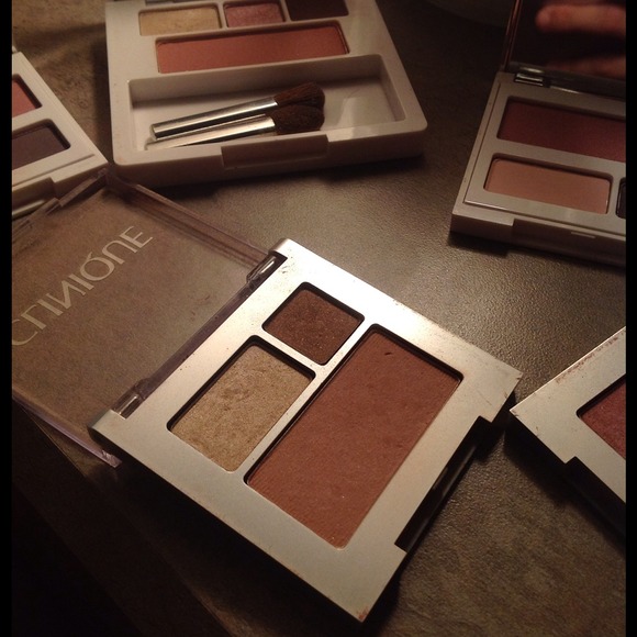 Bundle of 5 clinique makeup palettes🎀 - Picture 4 of 4