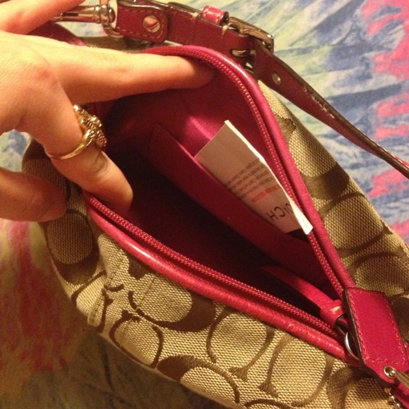 Signature collection coach purse, like new 😀! - Picture 4 of 4