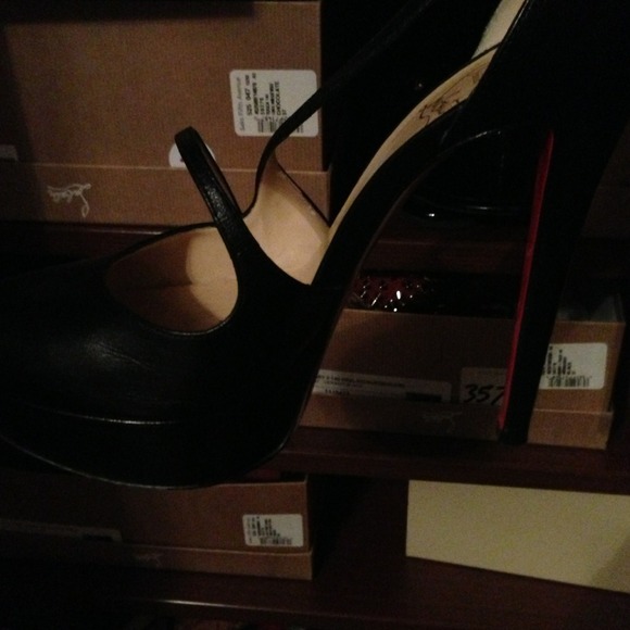 Authentic Louboutins beautiful 🎉Discounted! - Picture 4 of 4