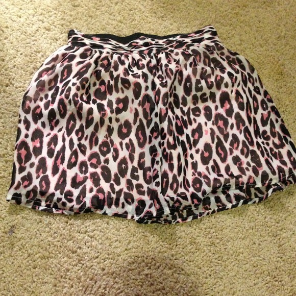 💢SOLD💢Leopard print skirt
