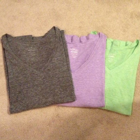 ❌Sold in Bundle❌ 3 Old Navy Vneck Tees