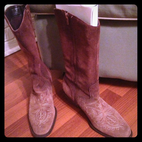 SOLD to malibug Brown Suede Cowboy Boots