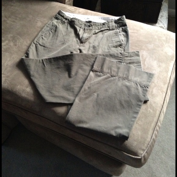 🎯SOLD Army Green Khakis Size 6P