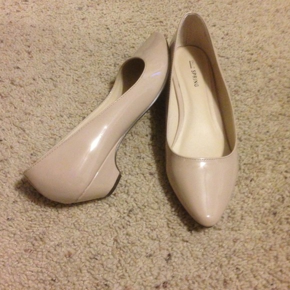 Call it Spring (Cream colored flats) - Picture 2 of 2