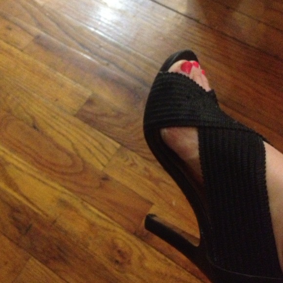 Vince Camuto Black Heels - Picture 3 of 3