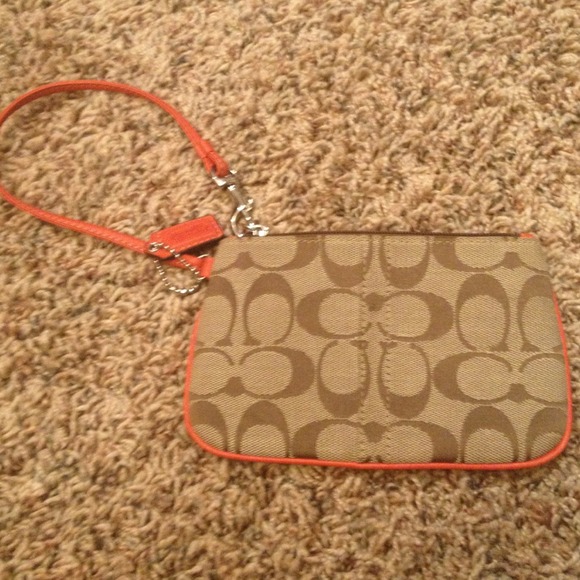 ❌TRADED❌Classic coach wristlet!