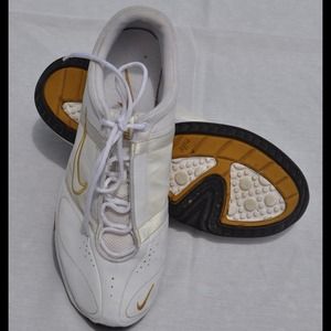 Gently used nike shoes
