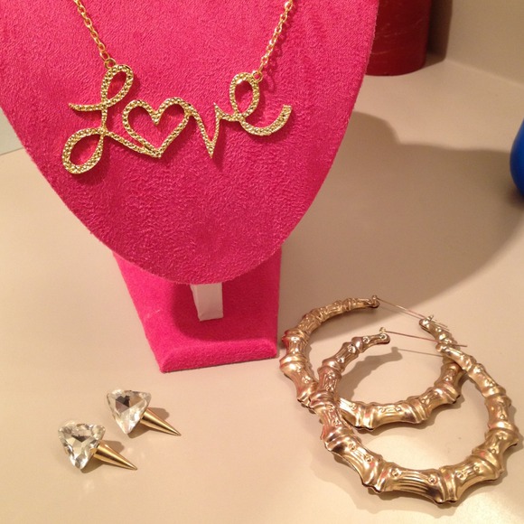 ❤Gold Cursive LOVE Necklace❤ - Picture 3 of 3