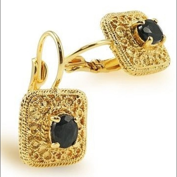 Jewelry - Price reduced! Gorgeous Earrings! Sapphire Center!