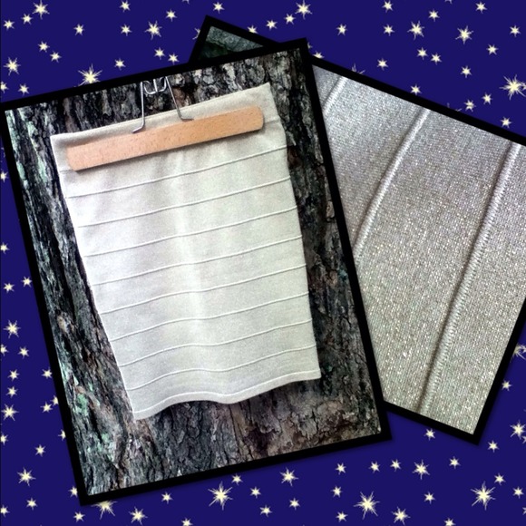 Sparkly Champagne Gold! (bad pic, GREAT skirt!) - Picture 1 of 2