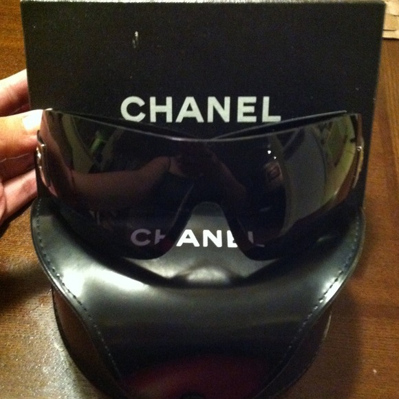 Chanel glasses - Picture 1 of 1