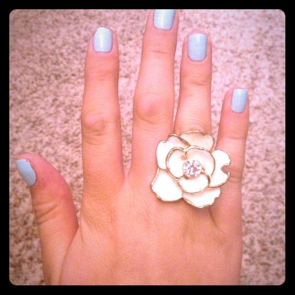 ❌SOLD❌ Flower ring!