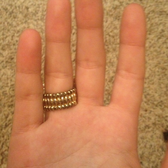 ❌SOLD❌ Flower ring! - Picture 2 of 2