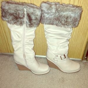 REDUCED!! Cream wedges!!! BOOTS WITH THE FUR ;)