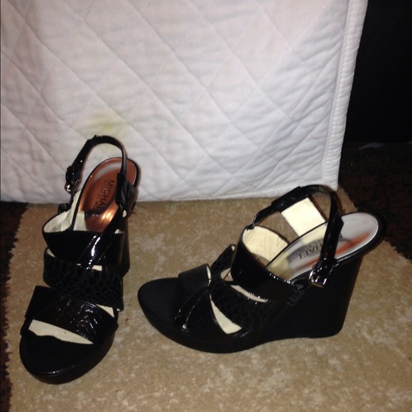 ❤HOLD FOR @mendezkari❤ Michael Kors wedge shoes
