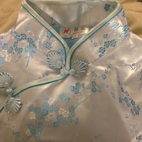 Gorgeous blue & silvery/white authentic Asian top.