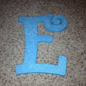 Decorative glitter "E"