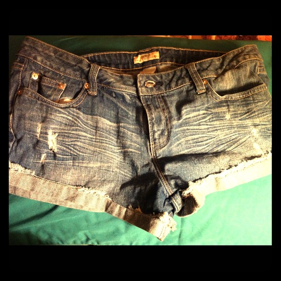 💗 Distressed Denim Shorts.