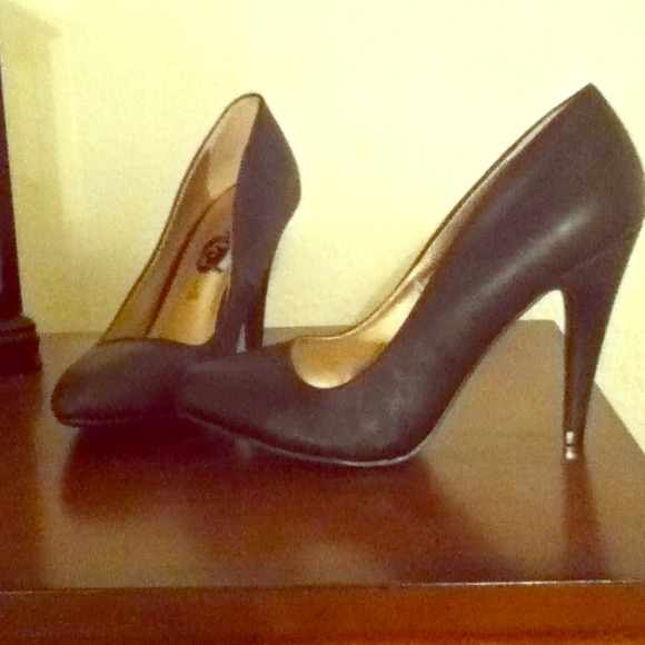 Never worn!! Black Rue21 heels