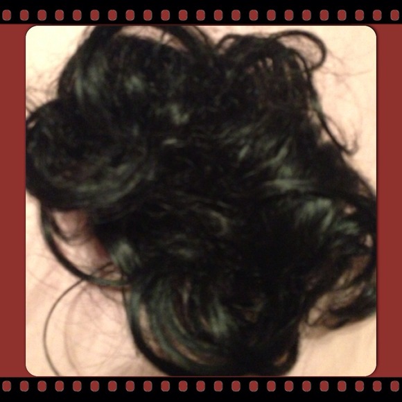 **Traded***Black pony tail clip in hair piece