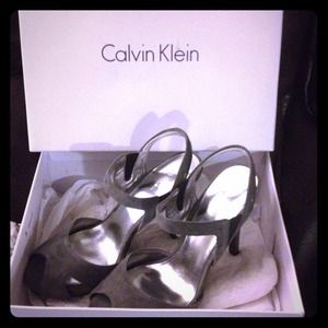💯% Authentic prive suede heels