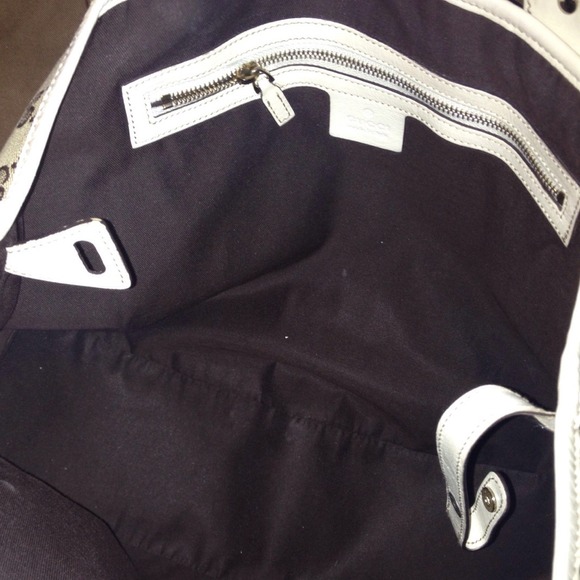 💥SOLD to fashionphile💥Authentic Gucci Pelham - Picture 2 of 4