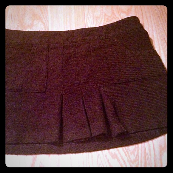 brown pleated skirt