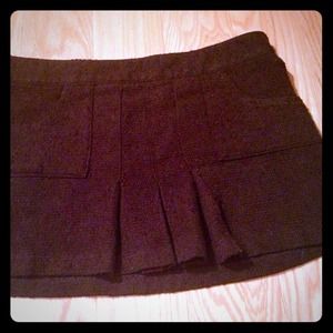 brown pleated skirt