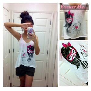 Girly white/pink V-neck tank top 👯