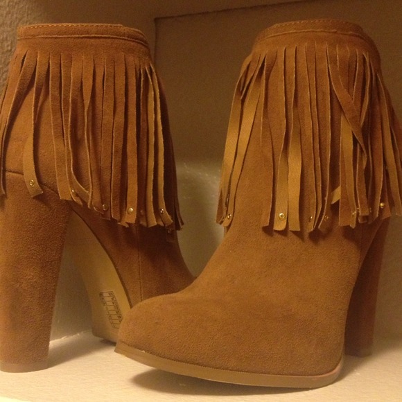 Boots - Tan fringe booties