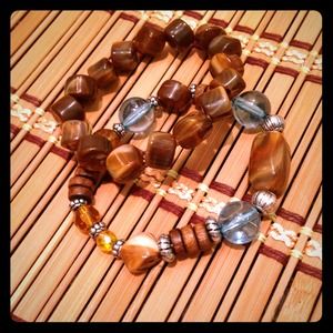 2 Bracelets