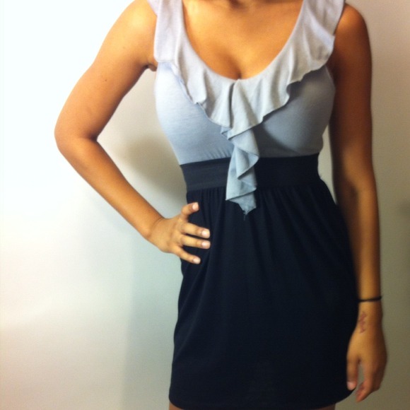 Dresses & Skirts - Ruffle dress