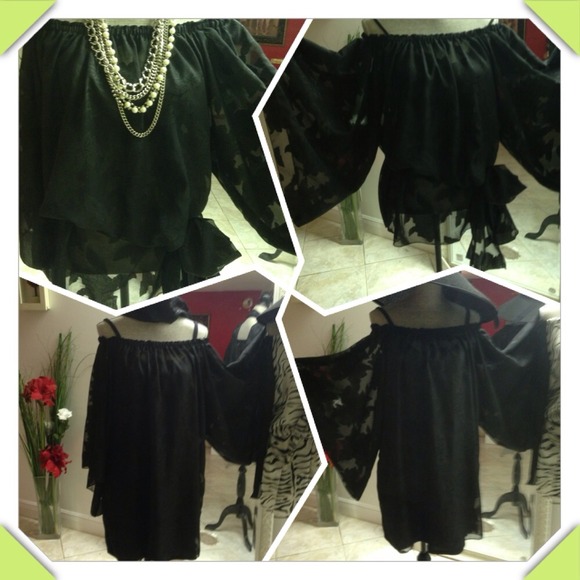🎈SOLD🎈Black off-shoulder blouse w/sash. One size