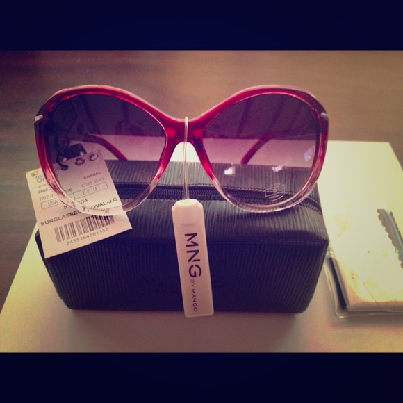 Mango sunglasses . Brand new with tag ^_^
