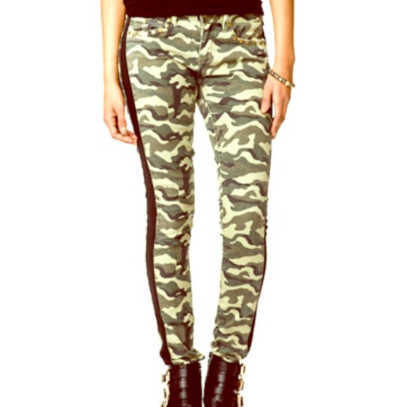 🚨TRADED🚨 Army studded skinny jeans💚👖