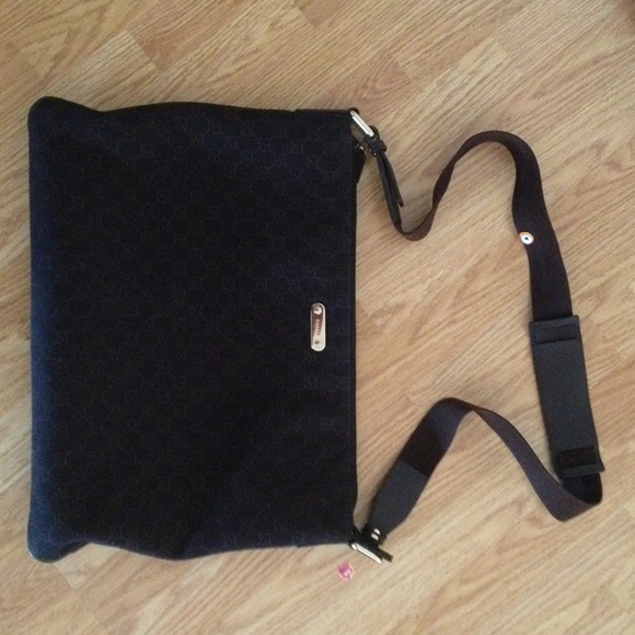 ****SOLD**** Authentic Gucci messenger bag